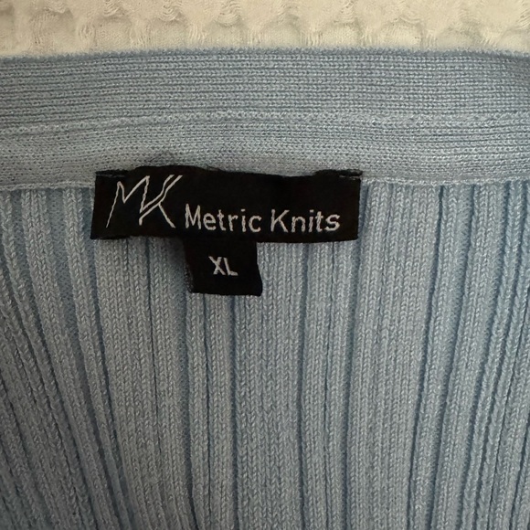 Metric Knit top.  Worn and dry cleaned 2x!   Smoke free home! - Picture 4 of 5